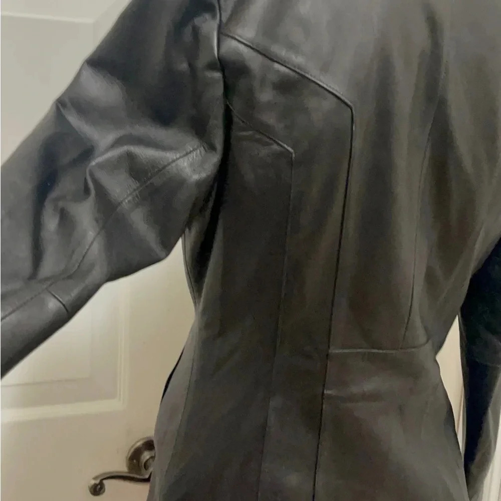 Wilson's leather 100% leather jacket is soft and shiny. Beautiful design - Picture 11 of 16